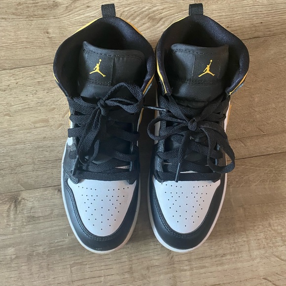 Air Jordan 1 Mid’s 3Y / 5W - Picture 3 of 13
